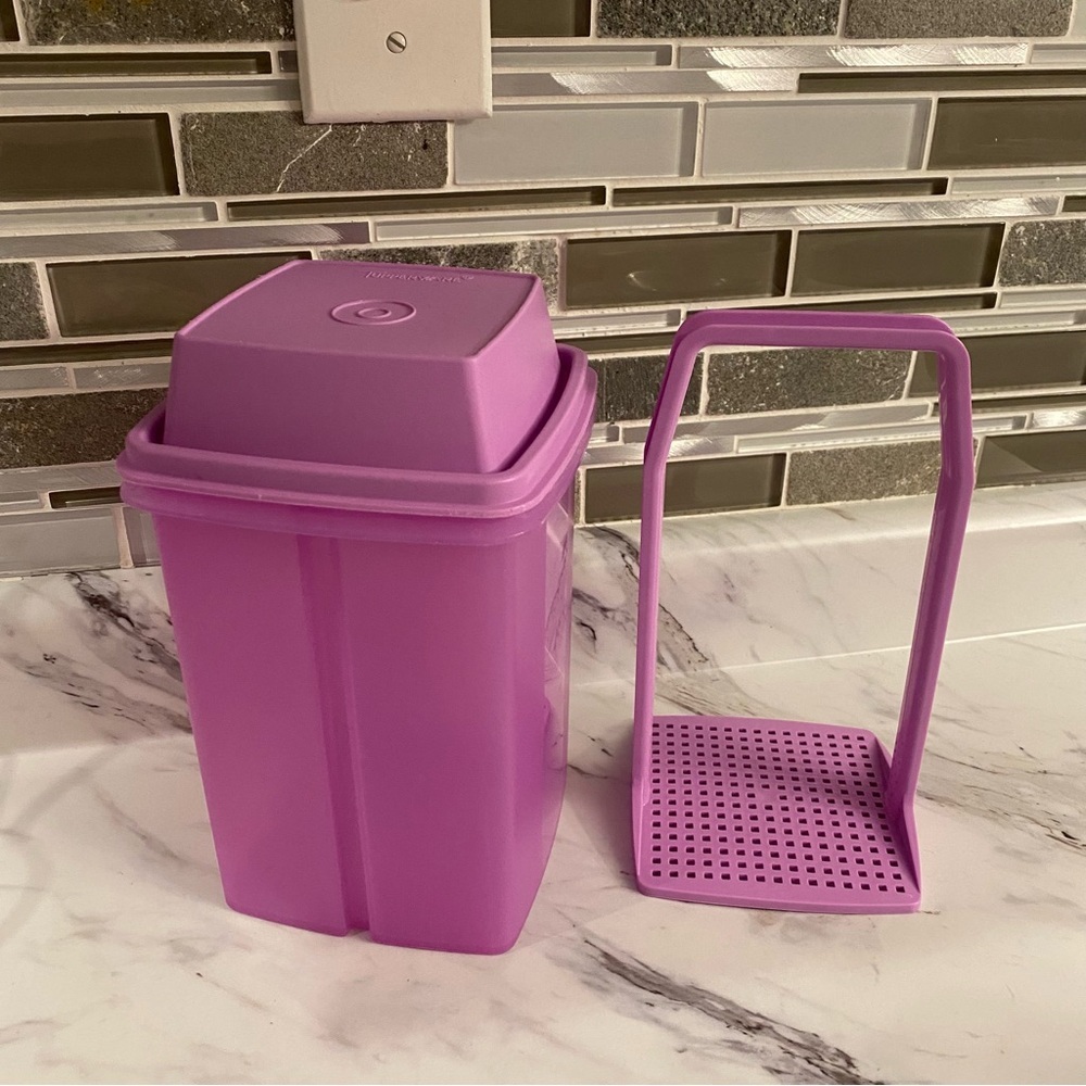 Tupperware Pick A Deli pickle container 2L 8 1/2 cup